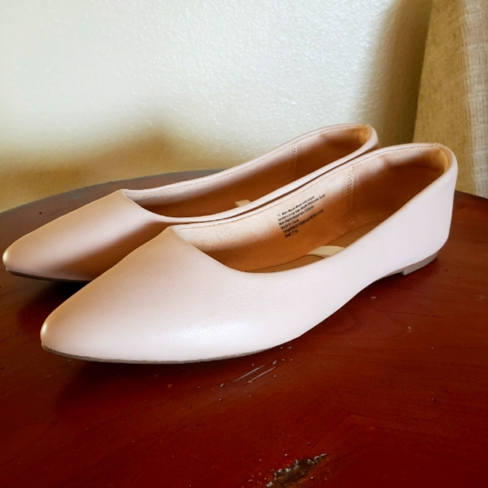 A new day pointed toe shoes. Sz. 7.5